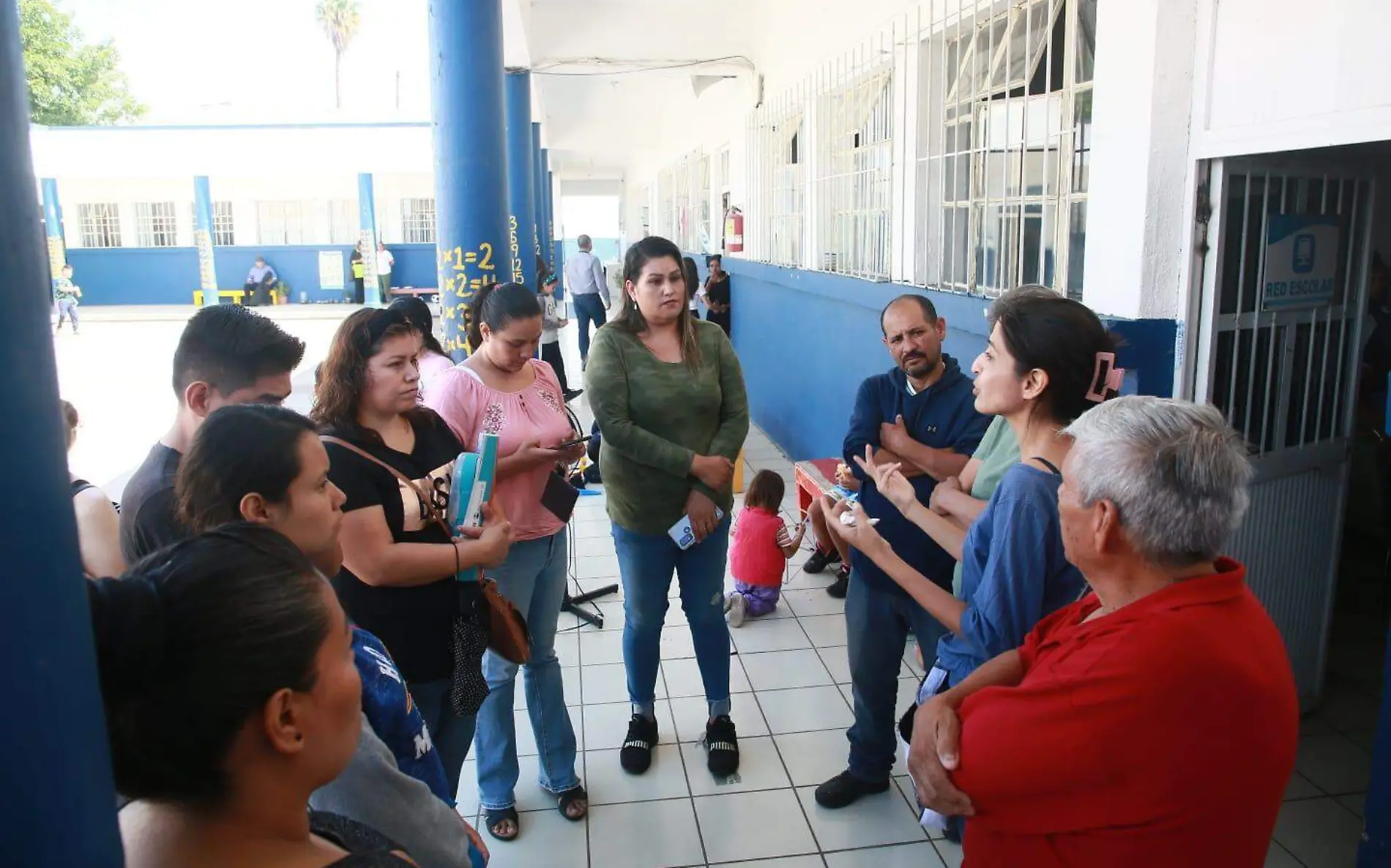 Padres de familia de la primaria José Ignacio Soto, se niegan al cierre del plantel